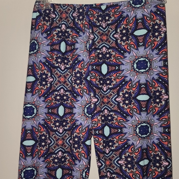 Purple leggings with unique design - Picture 2 of 4